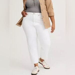 Torrid Jeans Women's Plus 28S Boyfriend Straight Leg White Vintage Stretch Denim